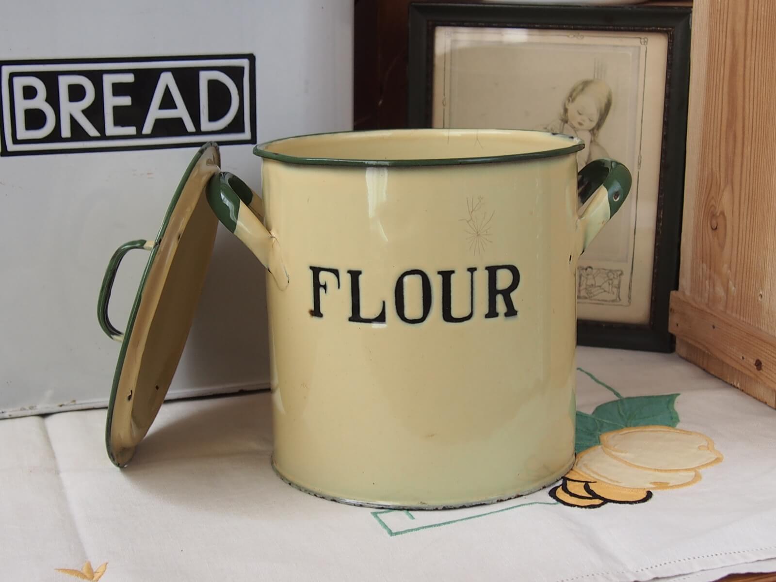 イギリスアンティークのホーロー缶(FLOUR) イギリスアンティーク フラワー缶 FLOUR缶 | Bonny Bee