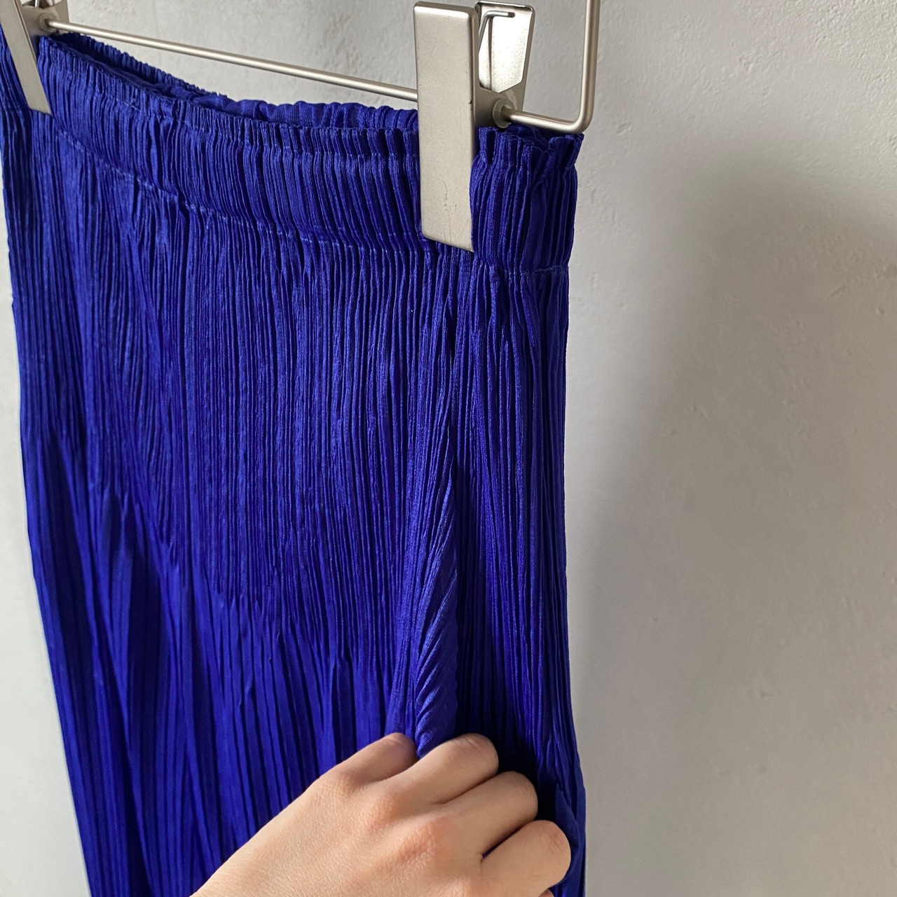 【受注予約：7月中旬入荷予定】tapered pleated 【PT】/blue