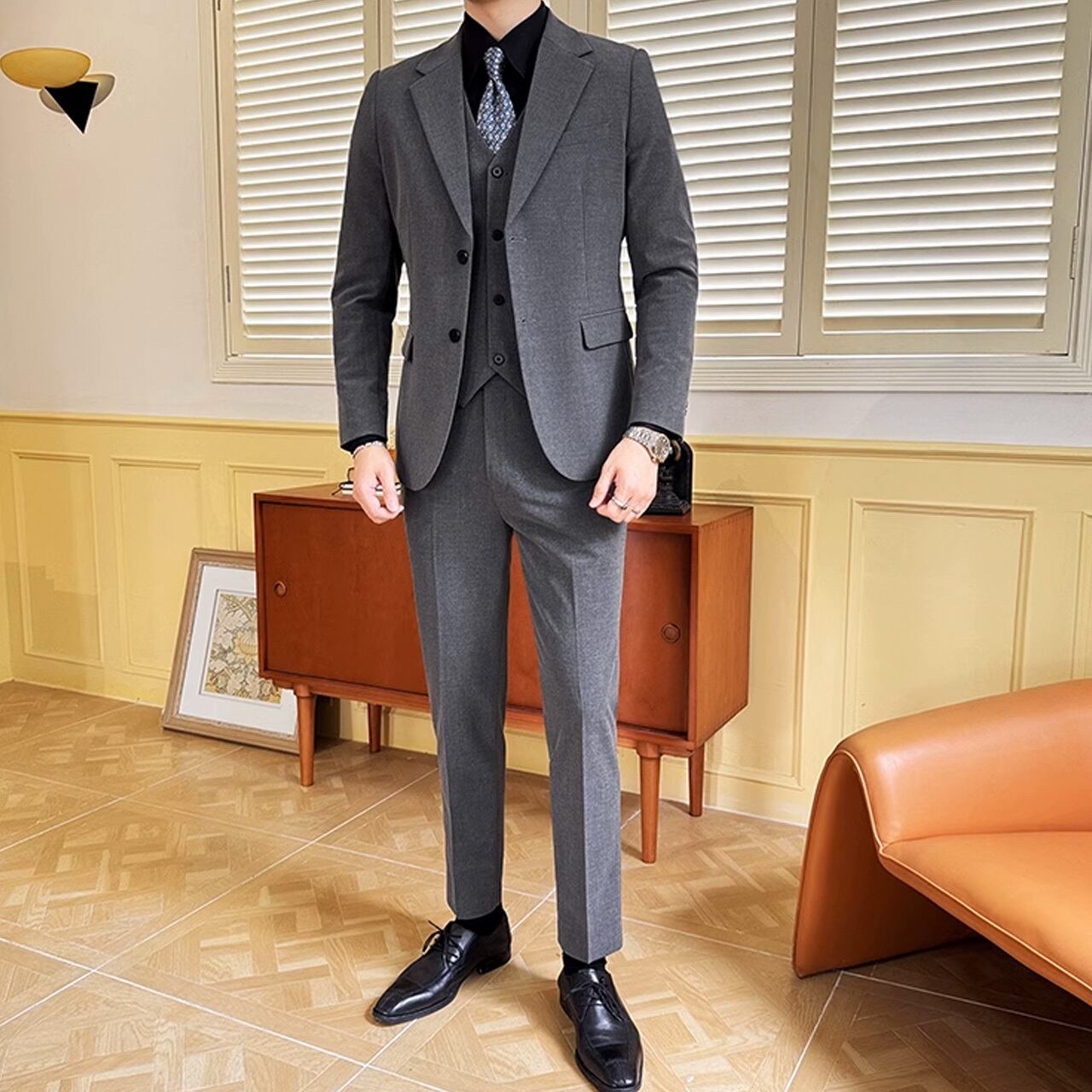 シングルブレストノッチドラペルセンターベントスリーピーススーツ G058