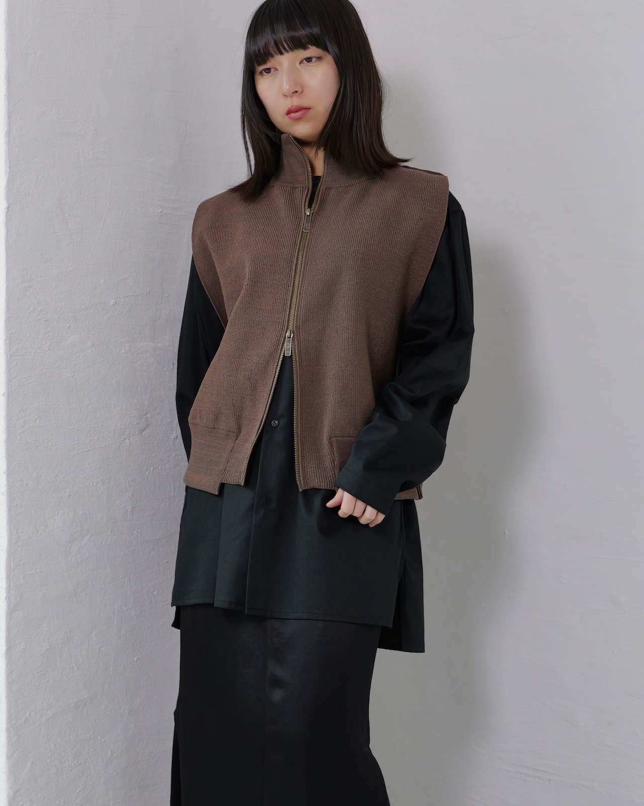 i’m here - Driver’s Knit Vest :Brown|前後スイッチ/ダブルファスナー/立体リンクス