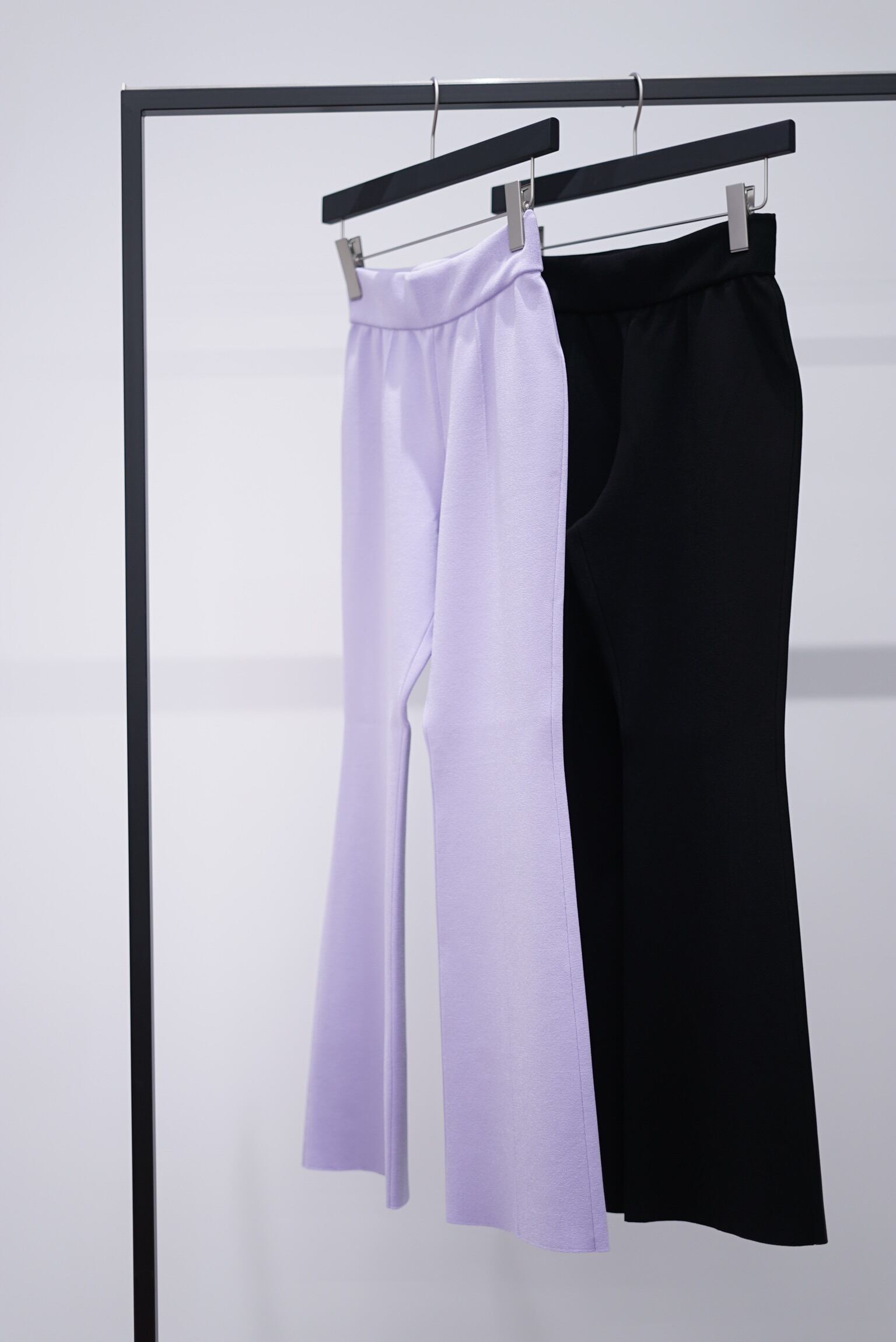 Mame Kurogouchi / Milano Ribbed Flared Trousers (PURPLE / BLACK