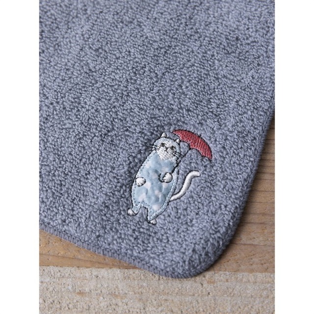 【COCOWALK】無撚糸パイルアップリケ刺繍ハンカチ 日曜日のネコ