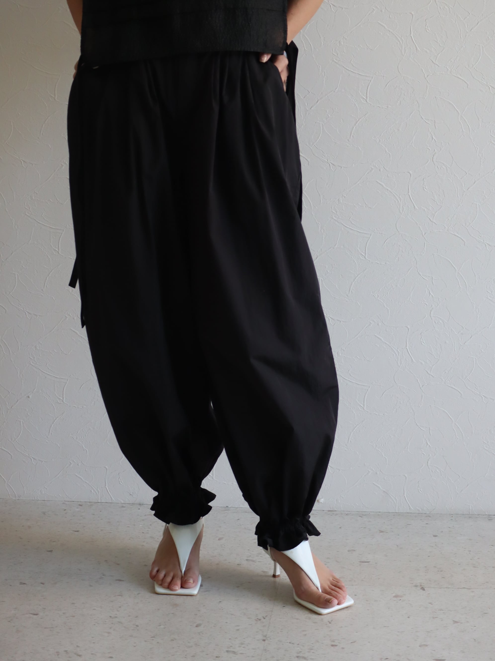 frill hem jogger pants (black)