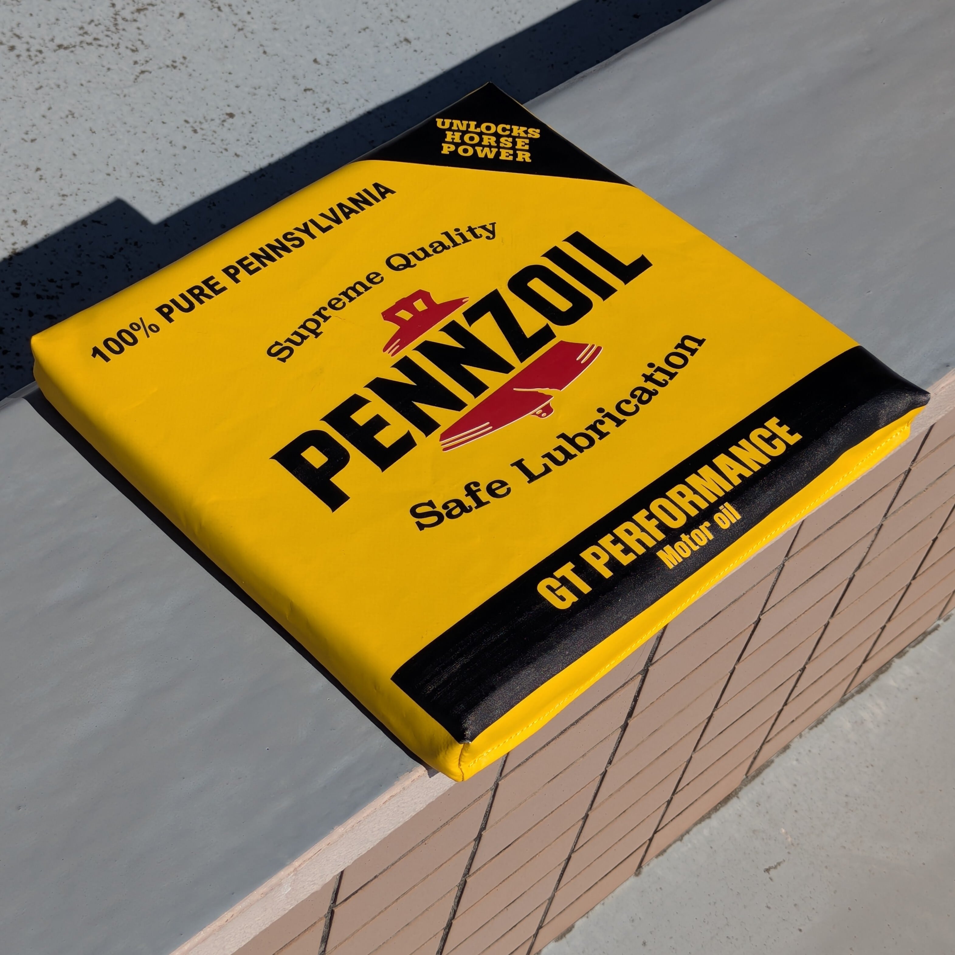 【 STADIUM CUSHION / スタジアム クッション 】 The State of California  / カリフォルニア州旗 / Pennzoil / ペンズオイル〚アメリカン雑貨 アメトイ〛
