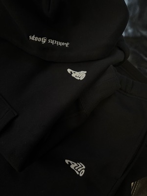 Kicks Logo Sweat Pants - black