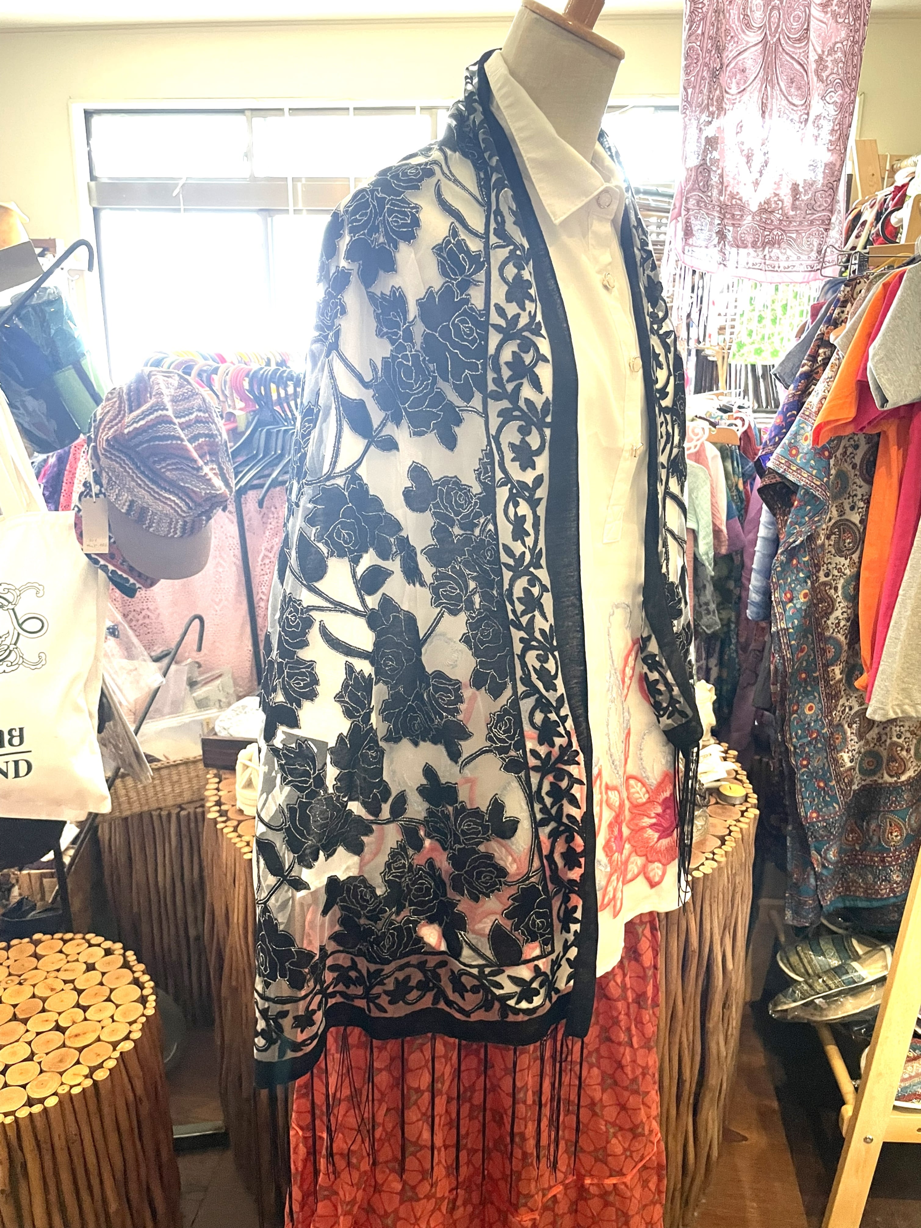 ストール スカーフ テーブルランナー ラメ アジアンスカーフ パーティーストール シースルーストール 母の日 エスニック アジアン ブラック 黒 薔薇 バラ柄 * アジアン雑貨 No9