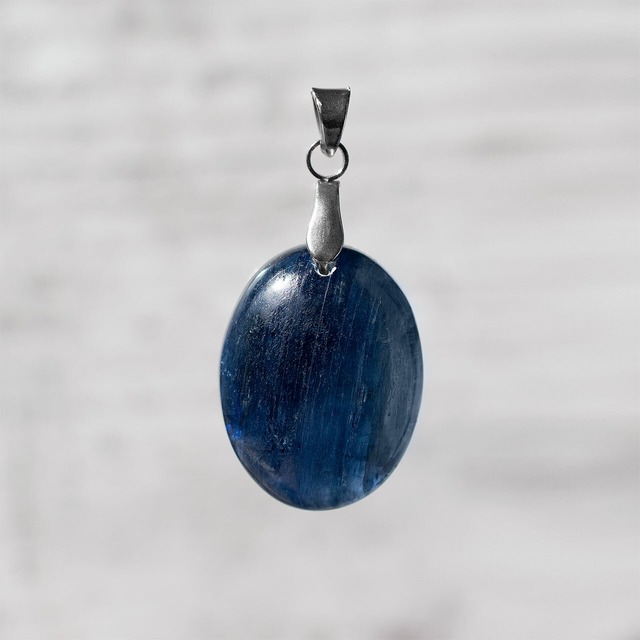 ブルーカイヤナイト・ペンダントトップ☆サージカルステンレス　No.1