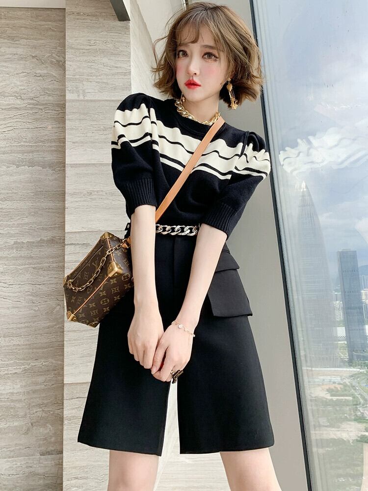 MIUCO コントラストカラーストライプラウンドネックセーター + パーソナライズされたスプライシングスカートワイドレッグミディアムパンツスーツ女性の 2023 秋 オータム 秋物 Oネック MIUCO10541749963
