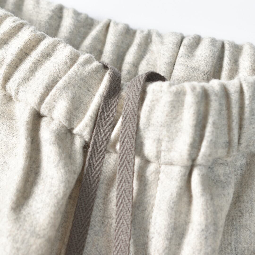 maison de soil メゾンドソイル ウールフランネルイージーテーパードパンツ・シルバーグレイ ウール生地を使ったとてもシルエットがキレイなイージーパンツです【送料無料】