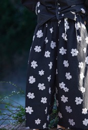 花刺繍ワイドパンツ