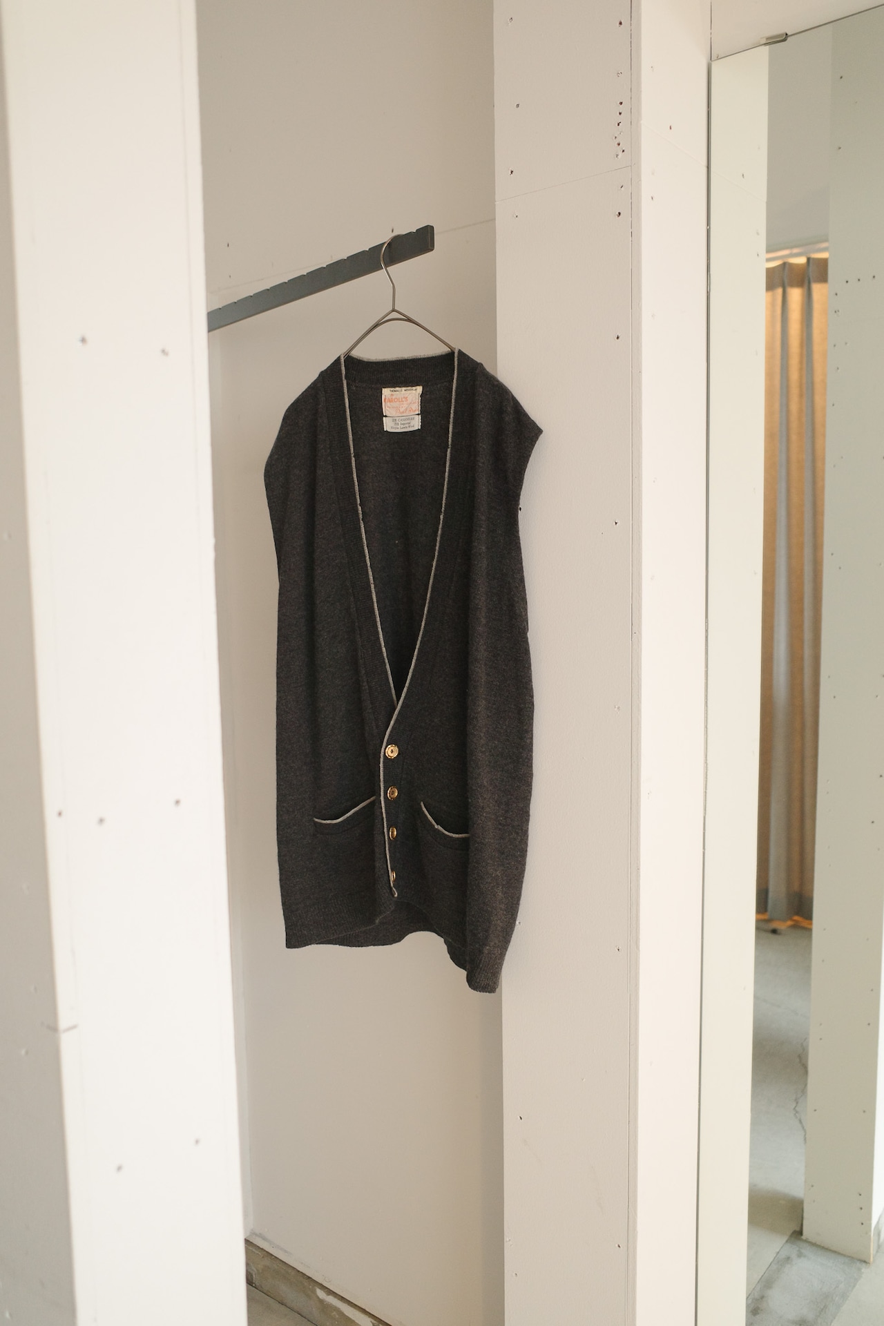 static cashmere vest