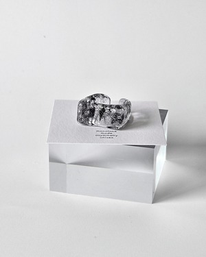 RiNG.  [black]