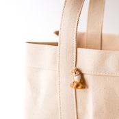 赤い首輪の柴 ピンバッチ