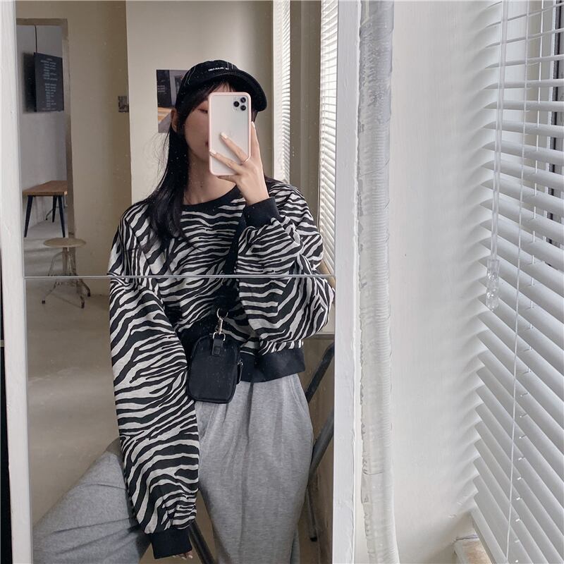 ゼブラ柄ショートセーターレディース2020年秋新作ルーズスタイルハイウエスト長袖ジャケットトップインタイド ブラックストロベリース39128271193