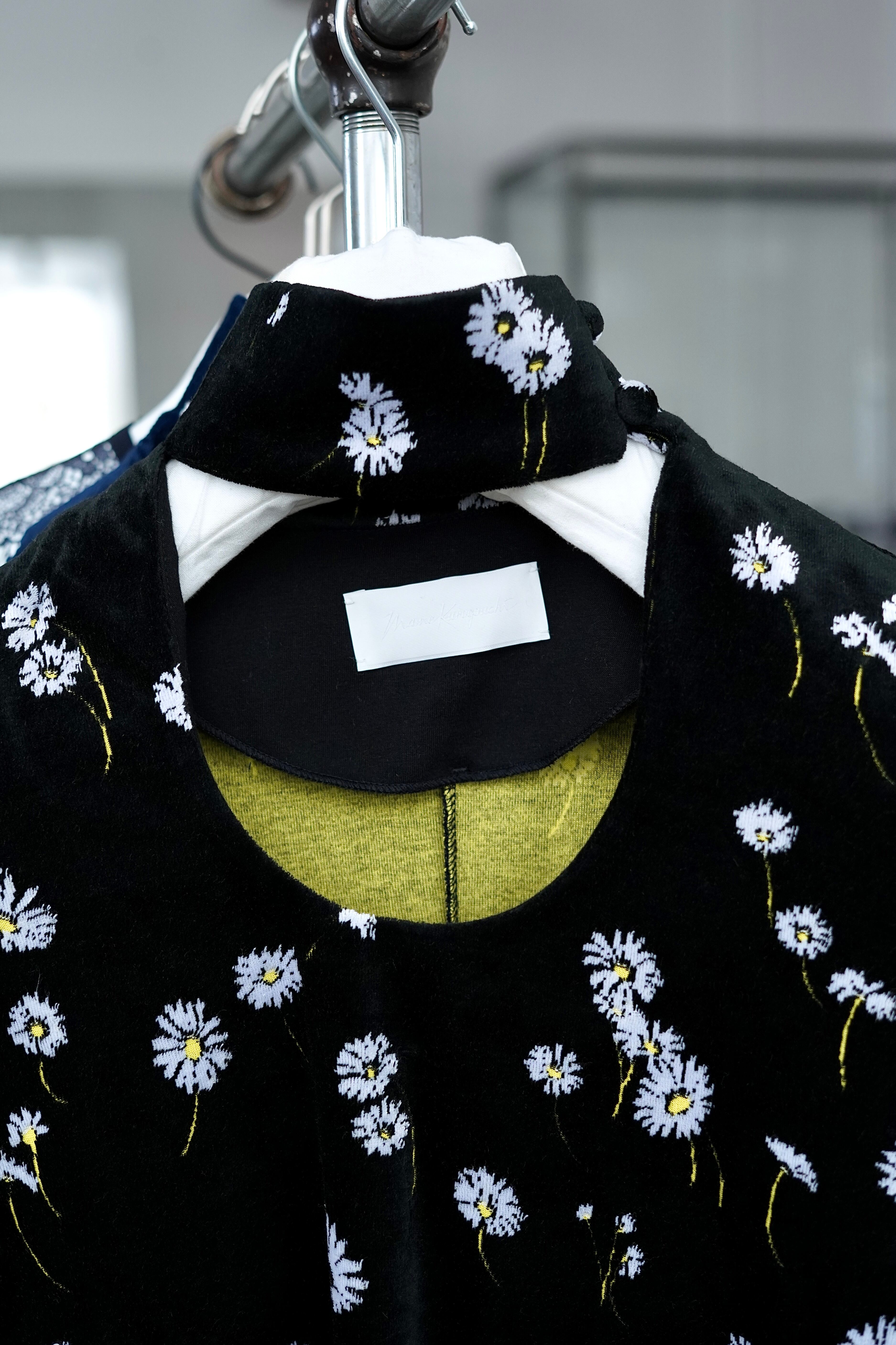Mame Kurogouchi / Velour Jersey Floral High Neck Top ( BLACK, NAVY