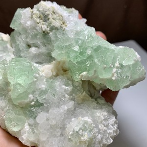 結晶が美しく癒される色合い☆フローライト原石クラスター