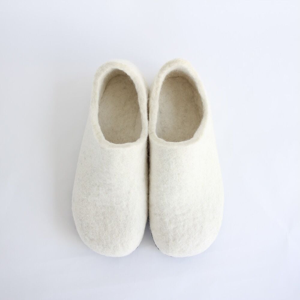 Hemskor 羊毛フェルトルームシューズ（踵あり・ナチュラルホワイト