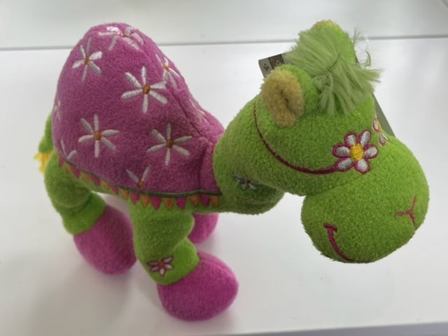 ドバイ産イギリス人デザイナー作ラクダのぬいぐるみ(大)25CM