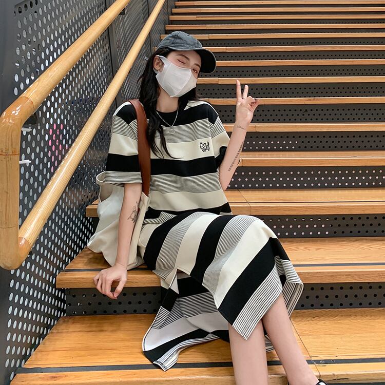 ワンピース レディース ロングワンピース 半袖 ラウンドネック マキシワンピース Tシャツワンピース ロング丈 かわいい 大人可愛い きれいめ シンプル カジュアル おしゃれ お洒落 送料無料 ラフ ラブリー キュート リラックス フェミニン ボーダー ストライプ 春 夏 秋 10代 20代 学生 通学 デート お出かけ 女子会 休日 着回し 普段使い 重ね着 韓国 韓国系 ファッション コーデ 体型カバー インスタ映え M L XL 2XL