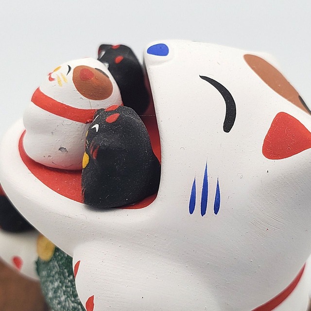 お口の中に福(子猫)がいっぱい！猫の置物(五ろにゃーご)