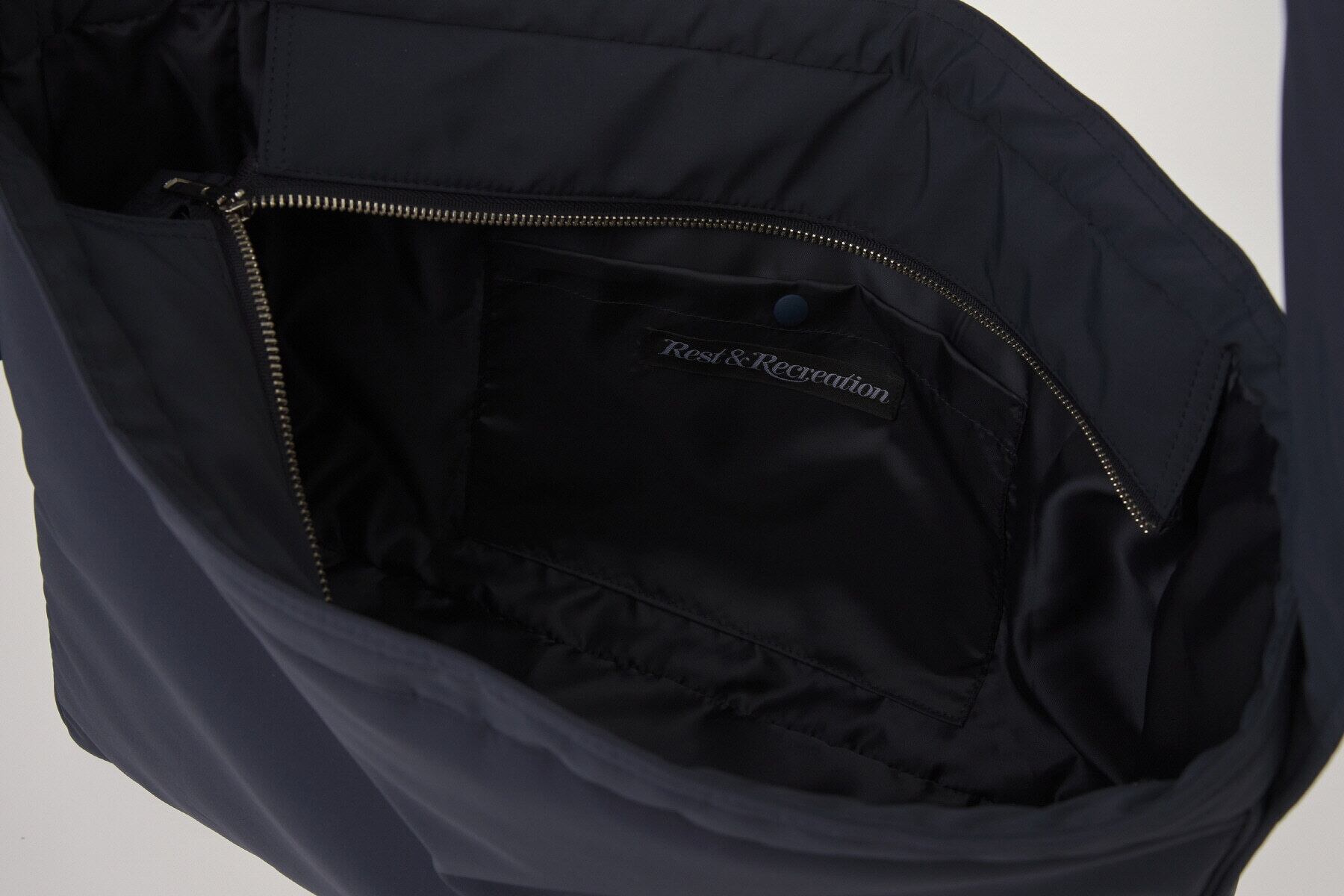 【Rest & Recreation】 PADDING SHOULDER BAG / 追跡付 Rest & Recreation】 PADDING SHOULDER BAG / 追跡付 (Rest