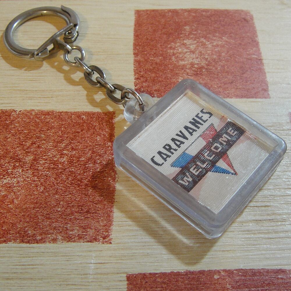 フランス Digue Cie ディーグ アンド サイ 絵が変わる広告キャラバン キーホルダー トレーラーハウス レトロキーホルダーkey Smiley Com キー スマイリー コム フランス Digue Cie ディーグ アンド サイ 絵が変わる広告キャラバン キーホルダー トレーラーハウス レトロキーホルダーkey Smiley Com キー スマイリー コム