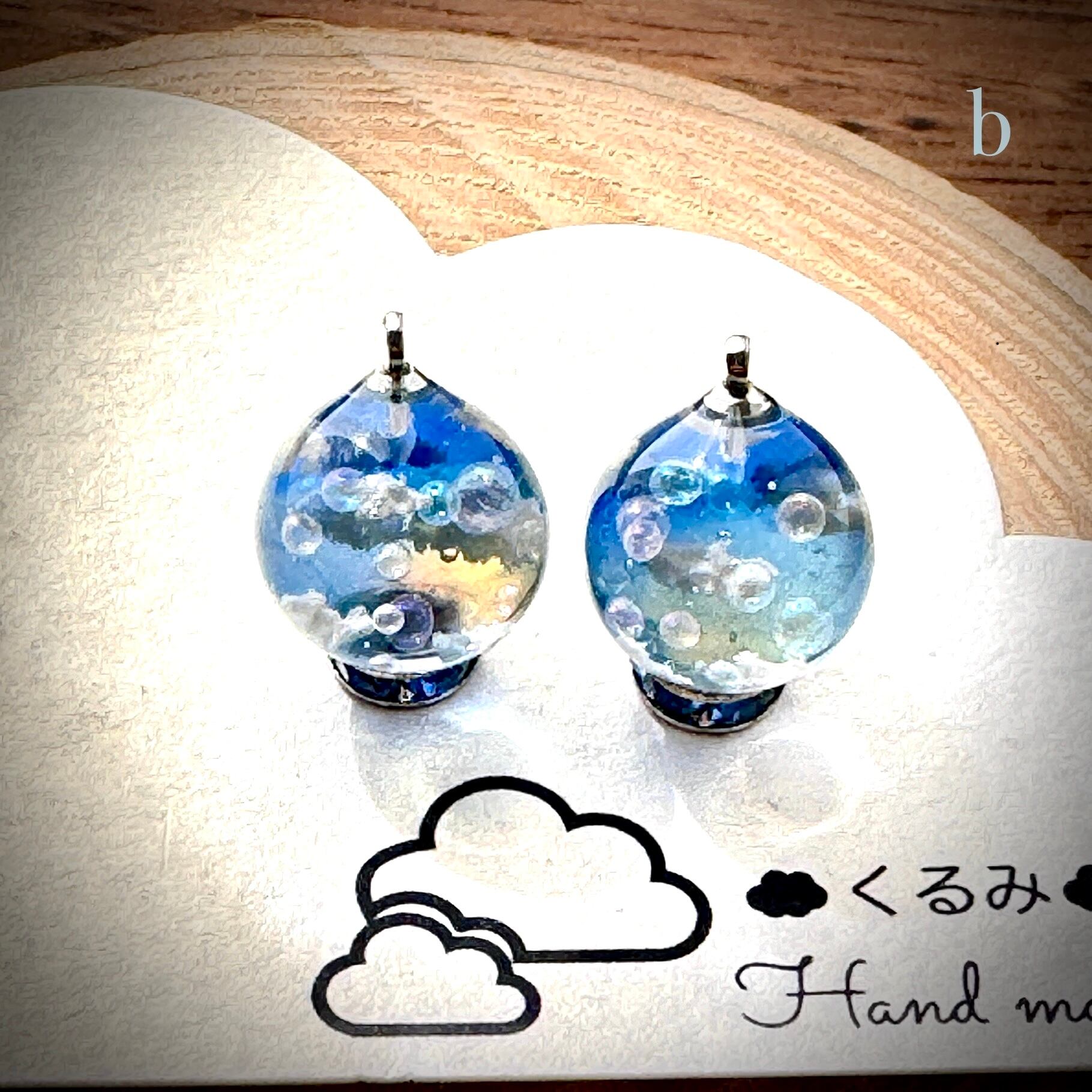 レジンピアス イヤリング 青空とシャボン玉 まん丸 12mm b