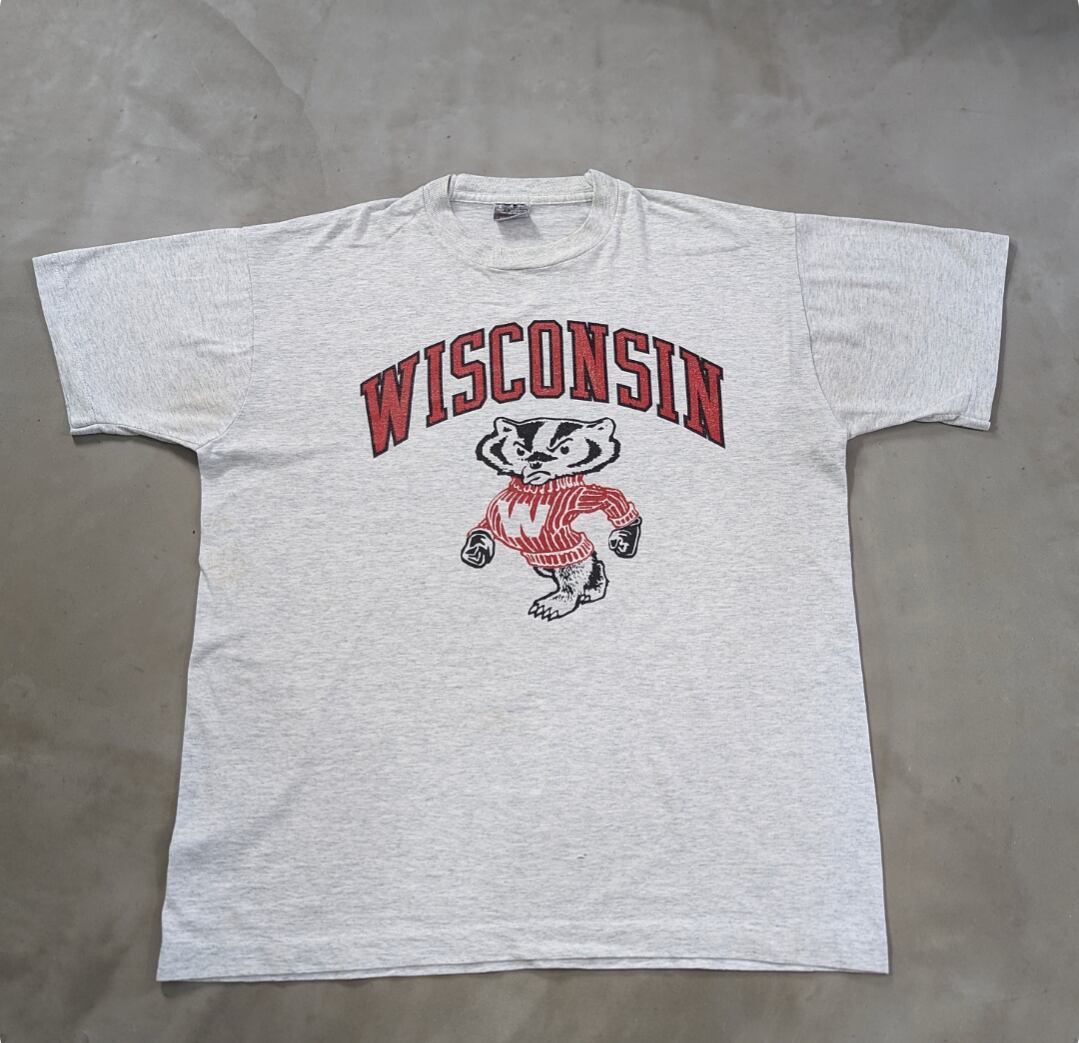 珍品Wisconsin バッキーくん グレー ハイネック トレーナー - メルカリ