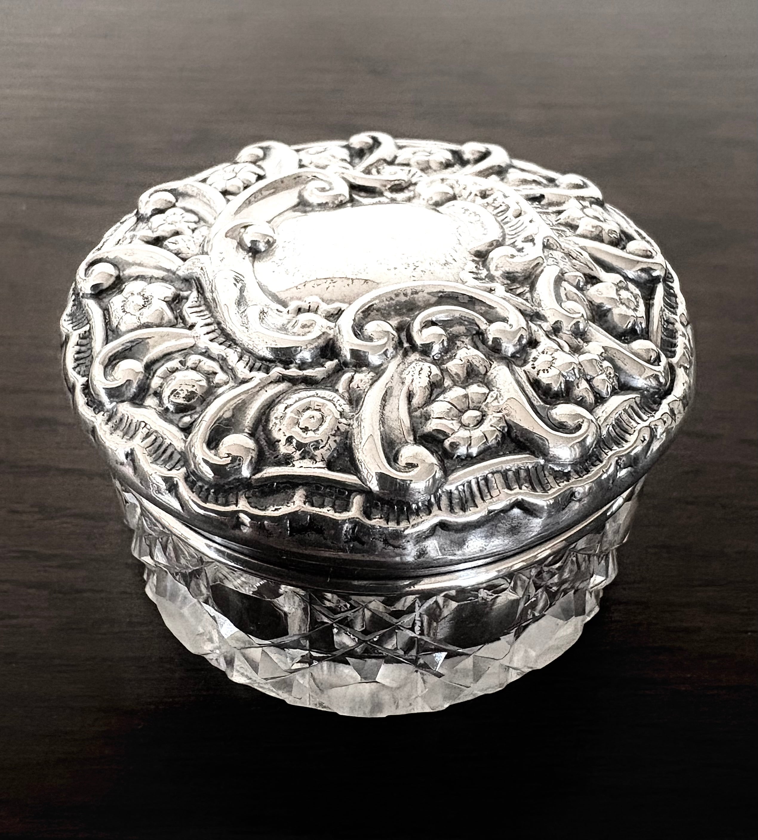 アンティーク カットガラス、 蓋は銀925、英国バーミンガム製 ガラス製品 | 英国アンティークマーケット アンカー