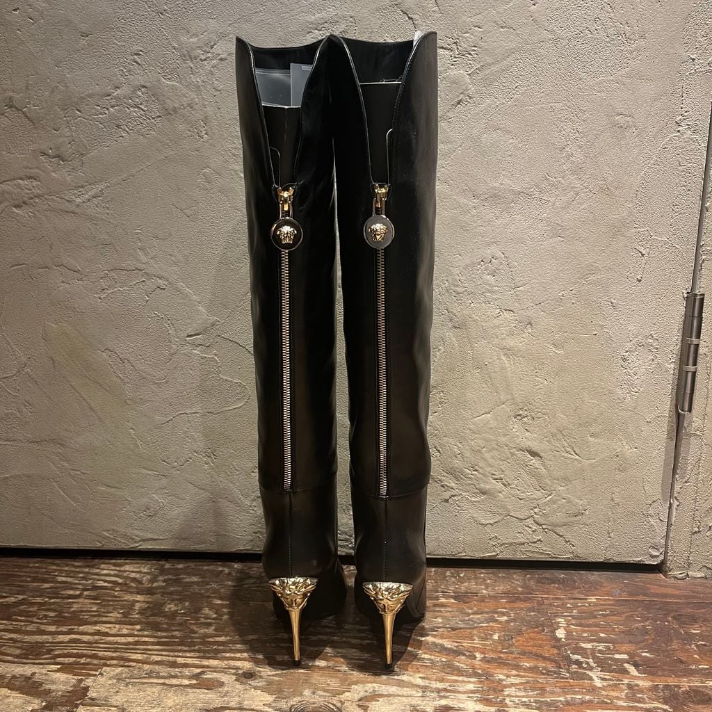 VERSACE ヴェルサーチェ レザーヒールブーツ 箱付き SIZE 36 VERSACE ヴェルサーチェ レザーヒールブーツ 箱付き SIZE 36