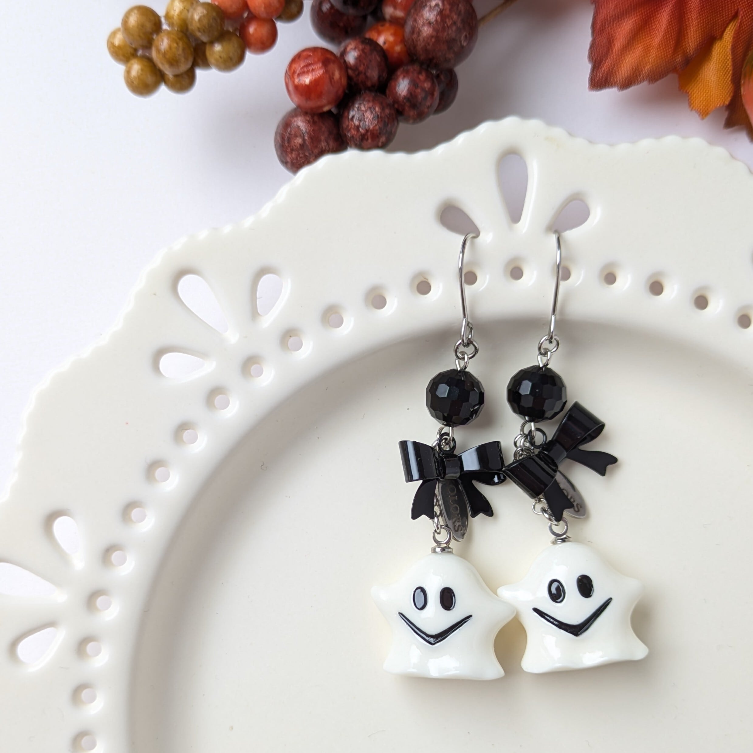 再入荷【ピアス or イヤリング 変更可】ハロウィン・おばけちゃんと黒