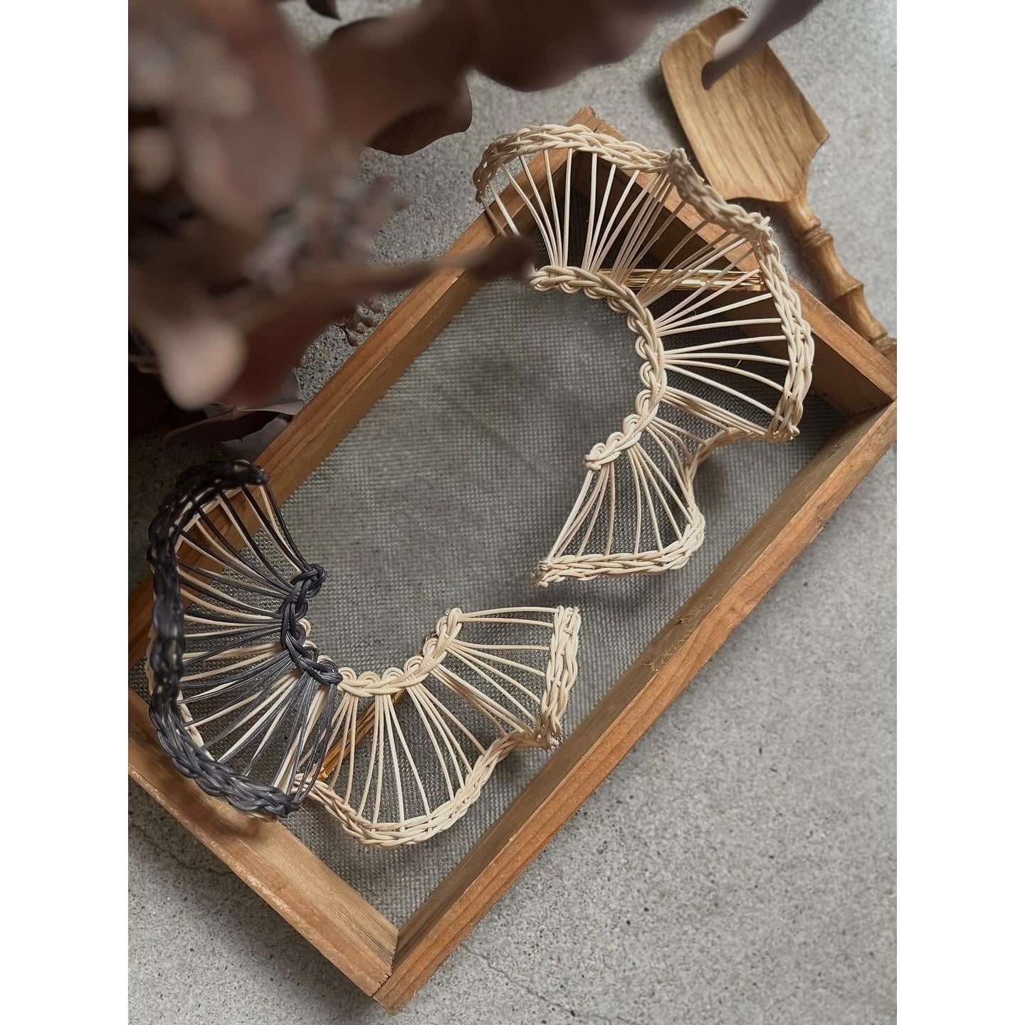 羽飾り ５点他 モダンガール ブーケ コサージュ 帽子飾り/J611 羽飾り 5点他 モダンガール ブーケ コサージュ 帽子飾り/J611 2025年