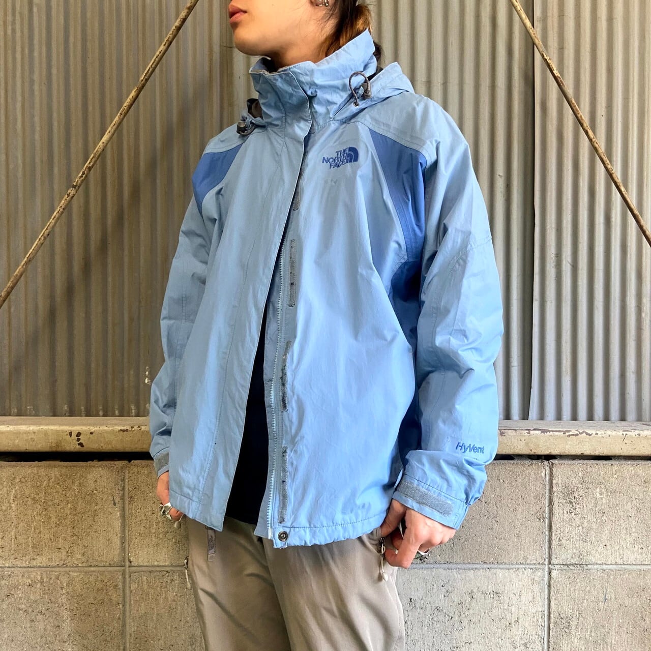 THE NORTH FACE ザ ノースフェイス HYVENT ハイベント マウンテンパーカー レディースM 古着 ナイロンジャケット フード収納型  パステルブルー×ダストブルー【アウトドアジャケット】【AL20】 | cave 古着屋【公式】古着通販サイト