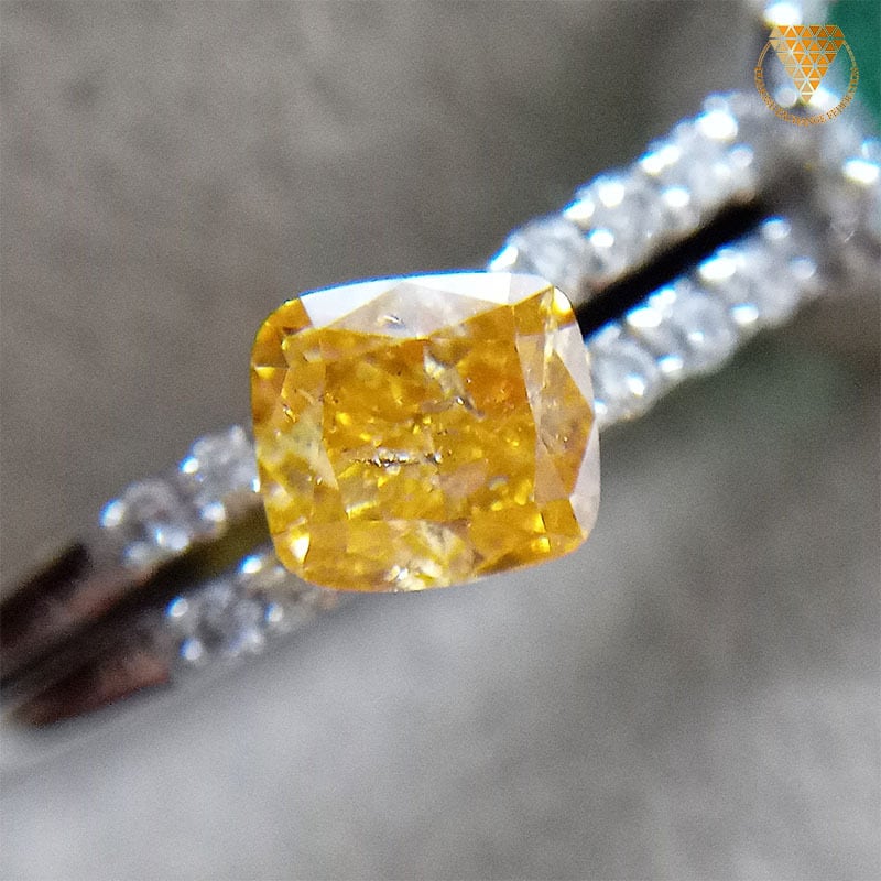 FANCY INTENSE YELLOW 0.094ct＆0.110ct/HS