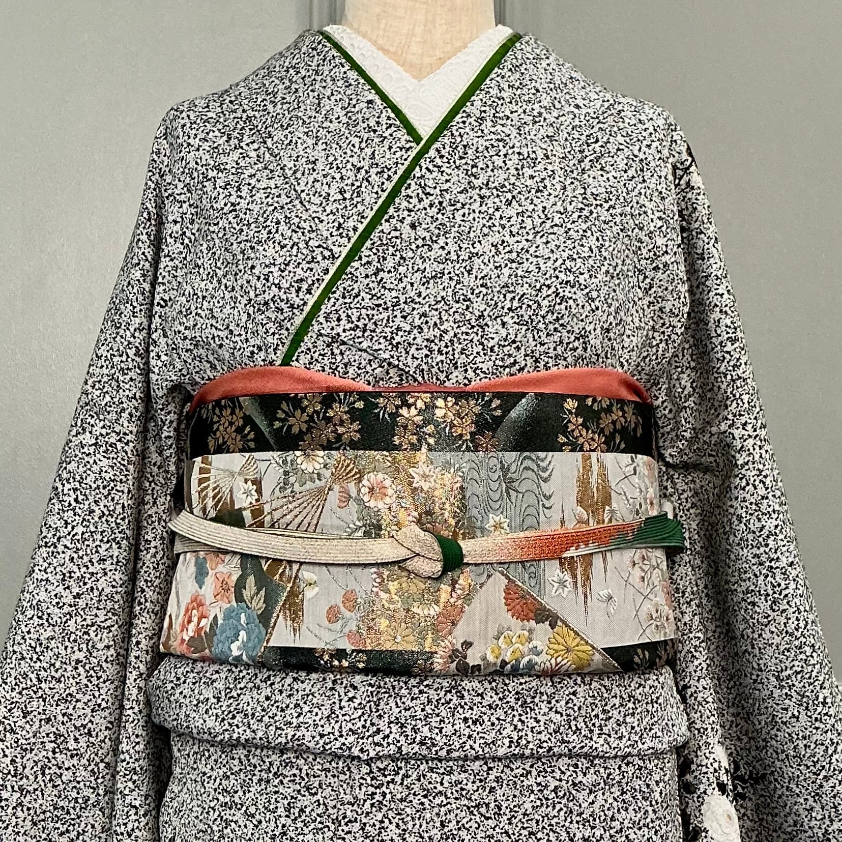 モノクロの秋草＊たたき染め 菊 桔梗 萩 白 墨黒 グレー ブラック 訪問