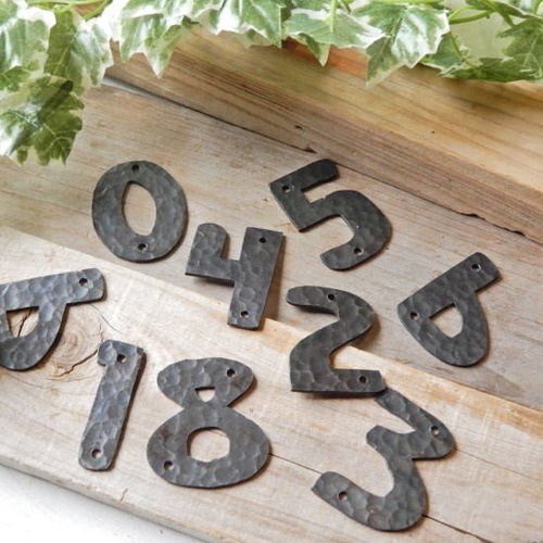 TOPANGA Zakka India Hammered Iron Number Plate L 5cm Black 　インド　ハンマーアイアンナンバープレート　大　ブラック　看板　サインプレート　鉄　住所　店舗　槌目