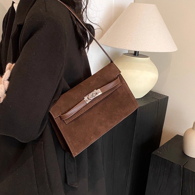 スエードライク・クラシックフラップバッグ 251104