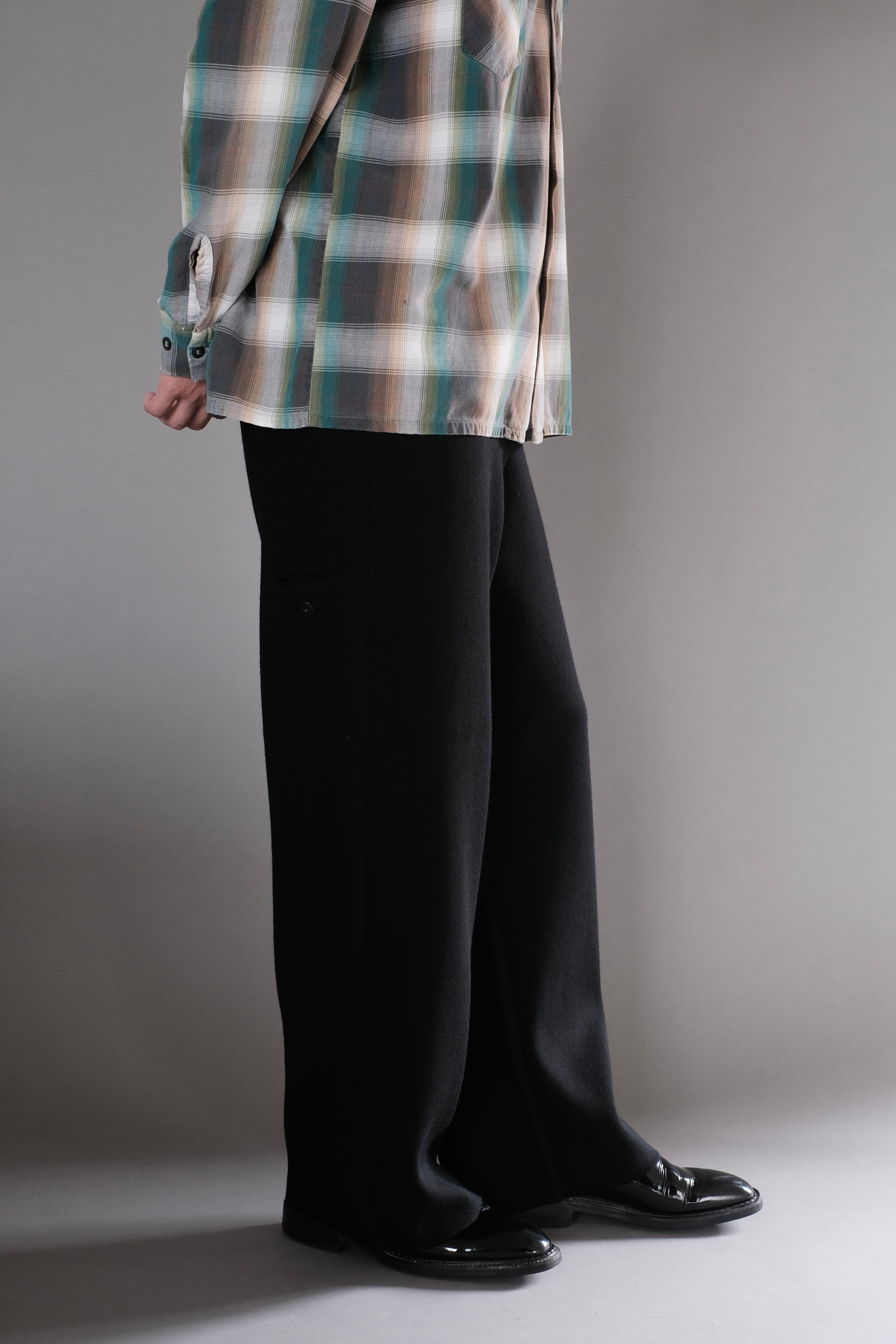 OMAR AFRIDI / DOUBLE KNITTED STRAIGHT PANTS | LIVING