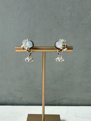 ムーンストーンとワイルドホースのピアス/イヤリング