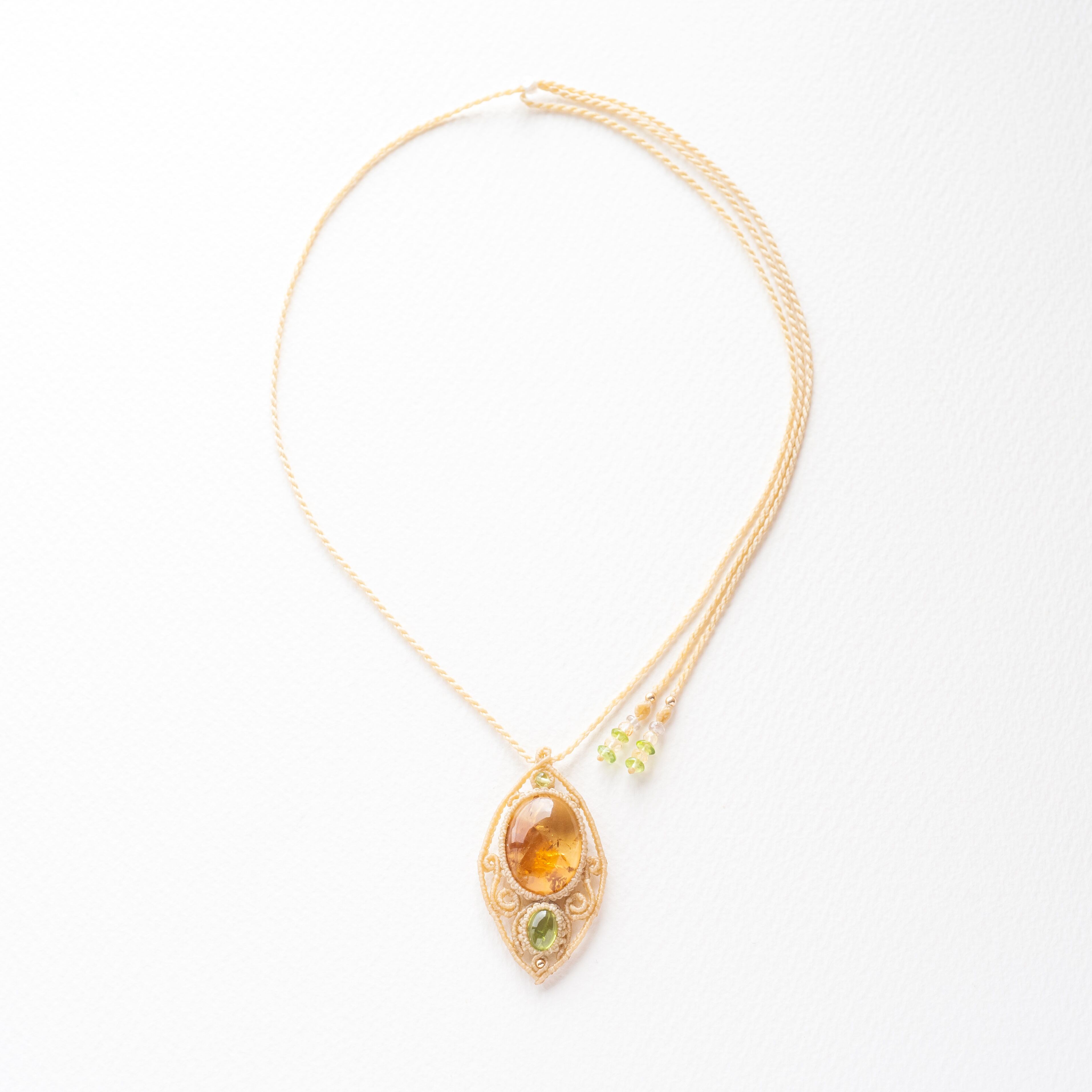 シトリン+ペリドットのマクラメ編み 天然石ネックレス | SHANTi WALA