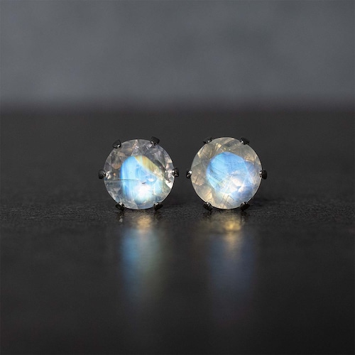 レインボームーンストーン・ピアス　6mm（1ペア）　No.5