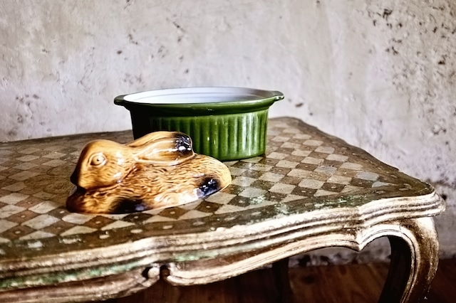 フランス 緑のお家で眠るうさぎさんのテリーヌポット ヴィンテージ