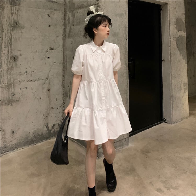 レトロ ガーリー 襟付き ティアード シャツ ワンピース レディース サマードレス ミニワンピ ホワイト ブラック 白 黒 無地 半袖 パフスリーブ ハイウエスト Aライン ミニ丈 スタイルアップ 脚長効果 体型カバー フェミニン Cute モテ ゆるカジ ゆるふわ 男ウケ デート服