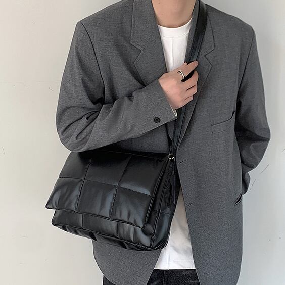 【予約販売】ショルダーバッグ シンプル メンズ ミニバッグ シンプル ブラック 斜め掛け メッセンジャー 黒 シック こなれ感 お洒落 韓国 トレンド