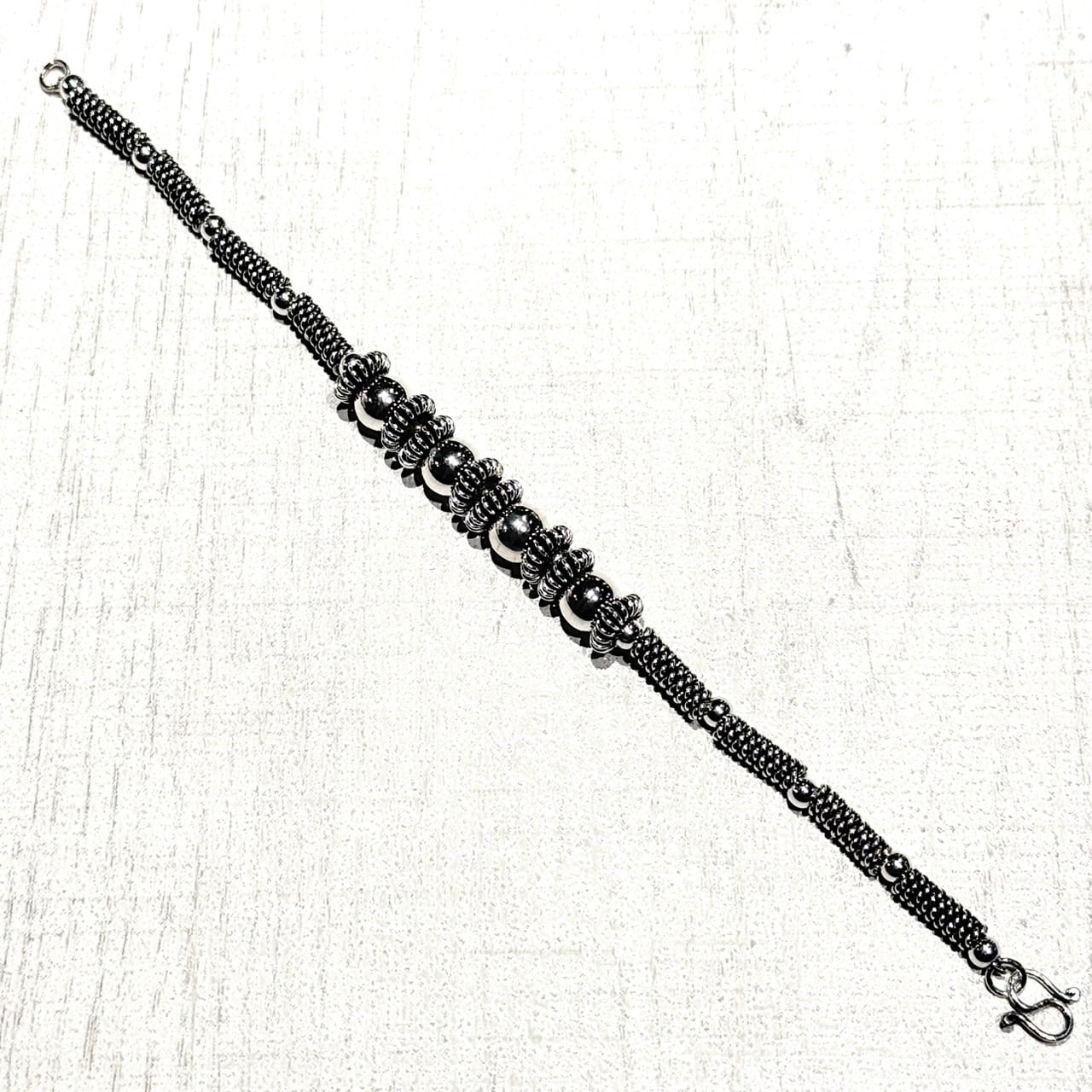 DECORATIVE BEAD AND TEXTURED COIL BRACELET-SILVER925-コイル