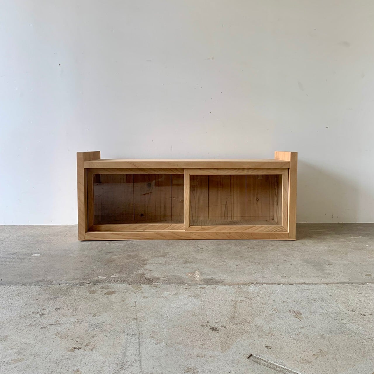 ガラス戸のキャビネット　古家具　0672