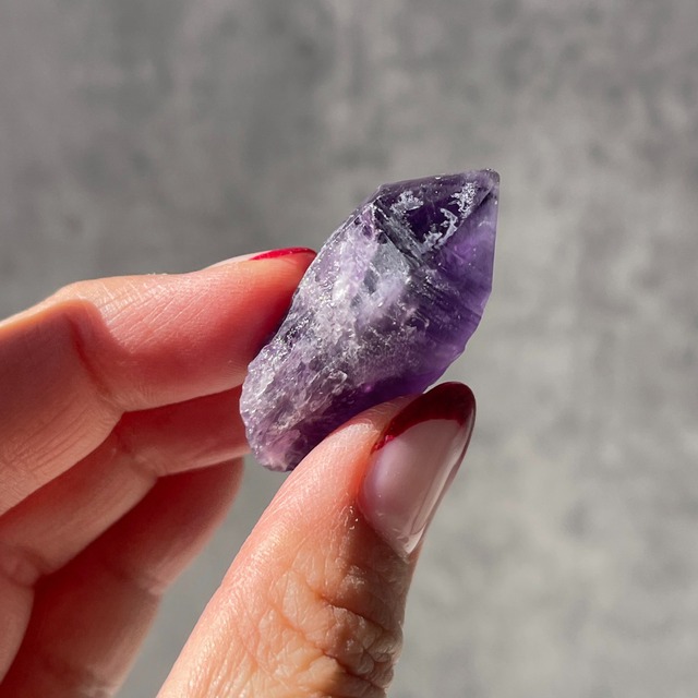 【ナイジェリア・チュチュクリフ産 アメジスト】tutu cliff ② 鉱物 天然石 パワーストーン
