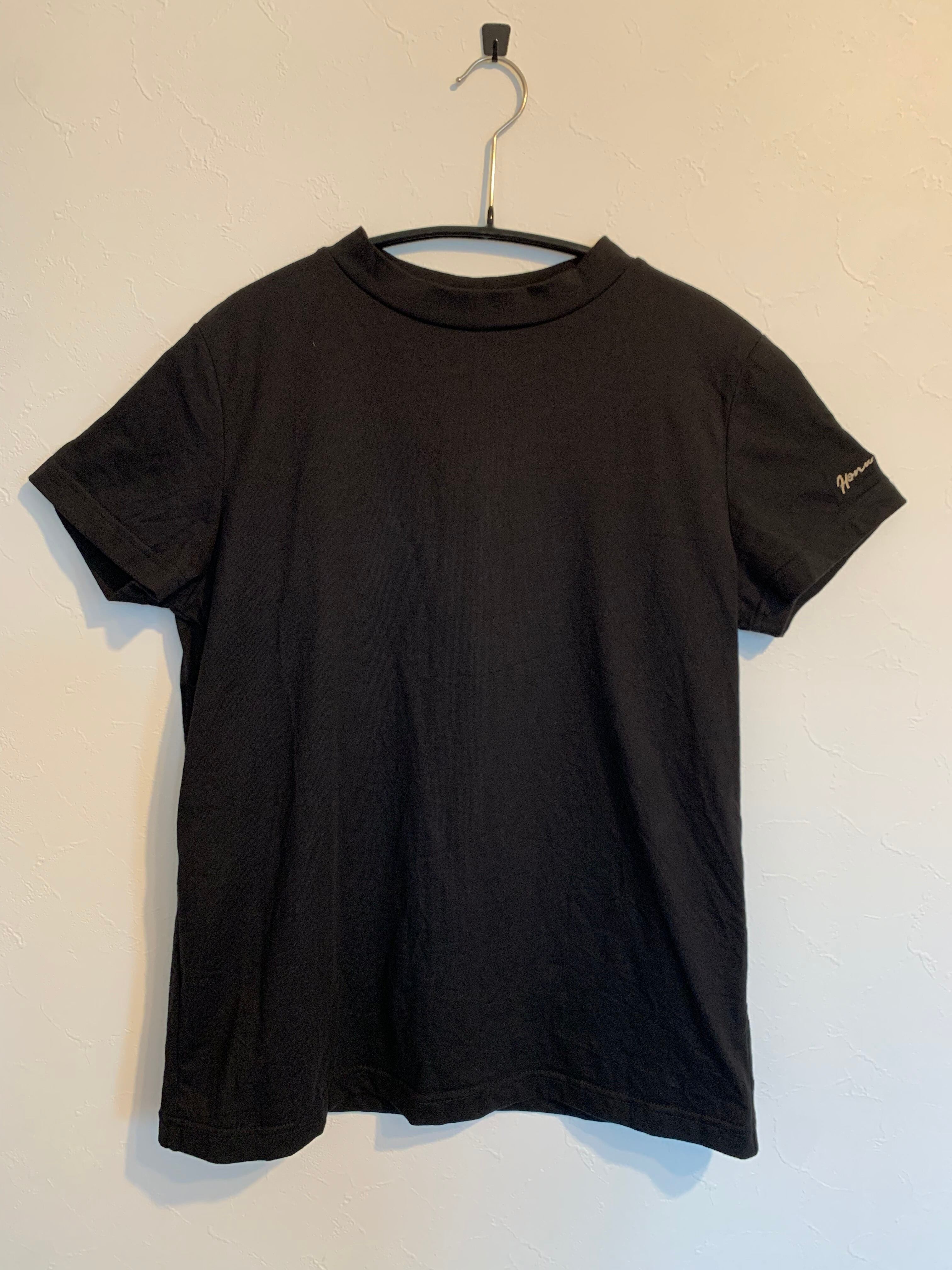 モックネックTシャツ