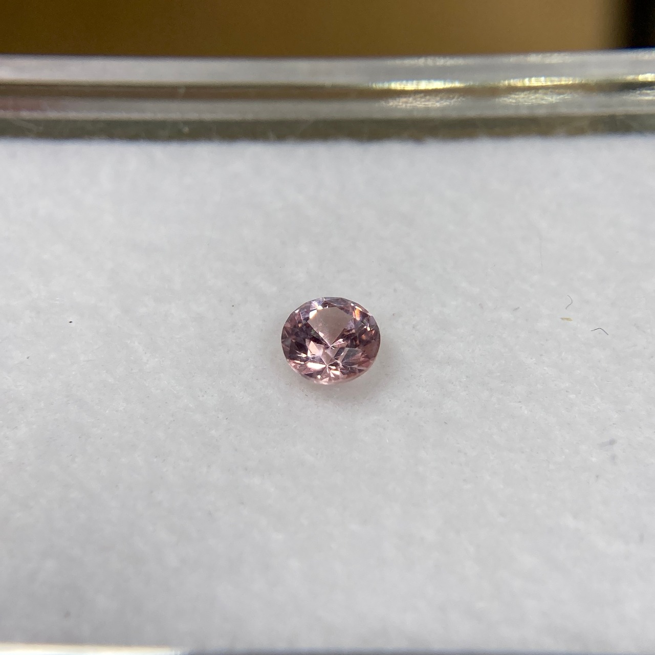 丸いスピネル  約3.3mm*2.1mm r-0269