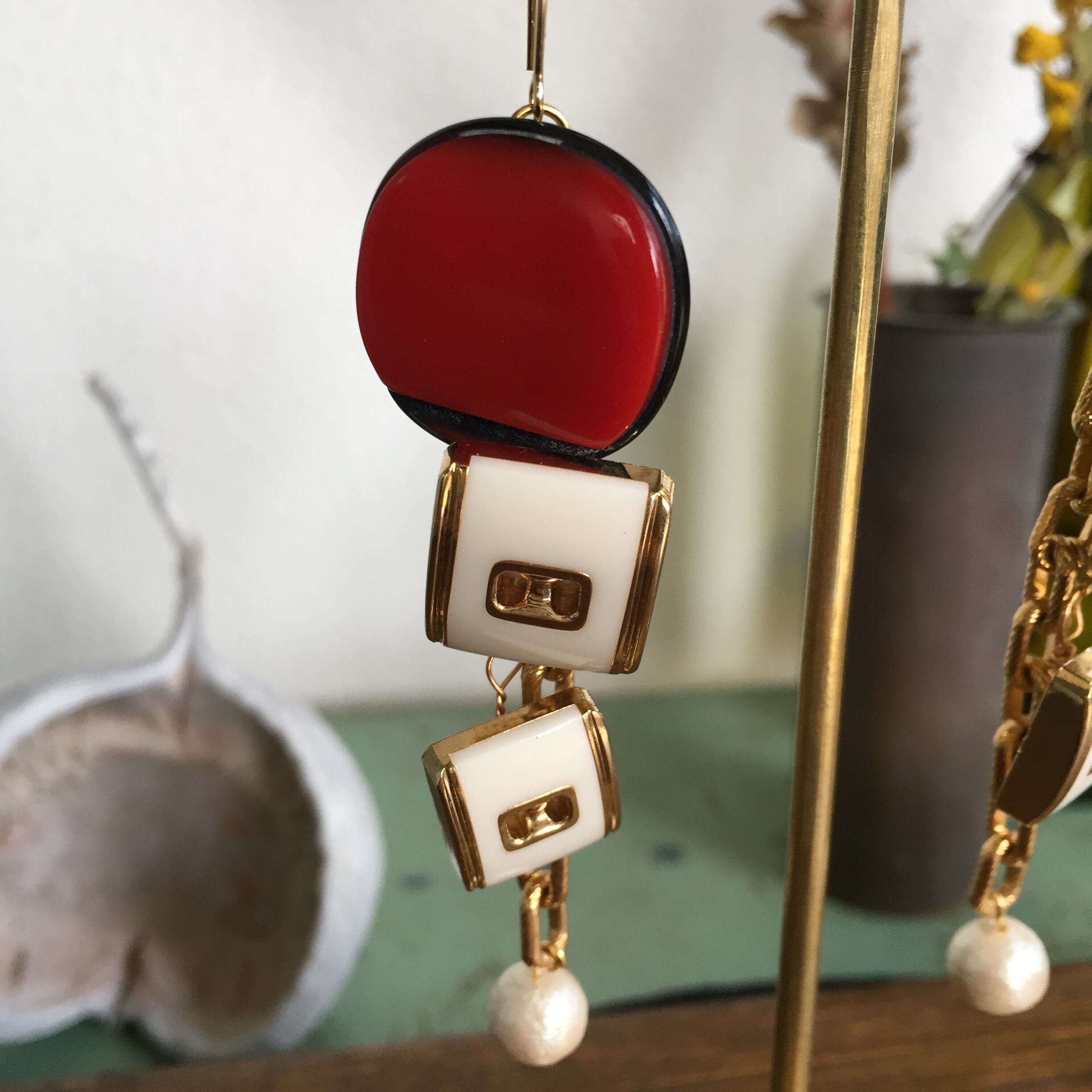 レディな赤レトロボタンピアス(vintage button・vintage part)